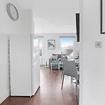 Gillespie Road Apartment By Morethanstays