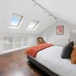 Gillespie Road Apartment By Morethanstays