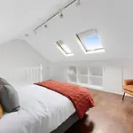 Gillespie Road Apartment By Morethanstays