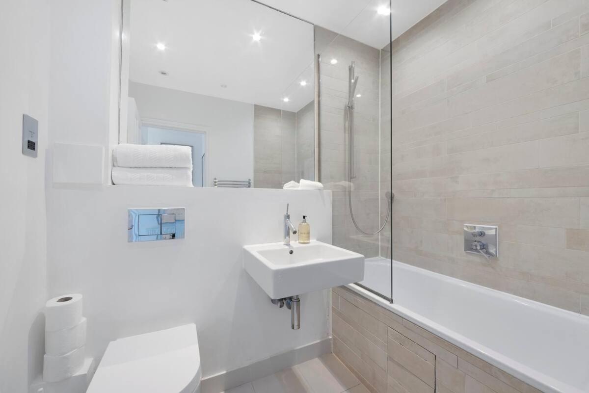 Apartment Gillespie Road By Morethanstays