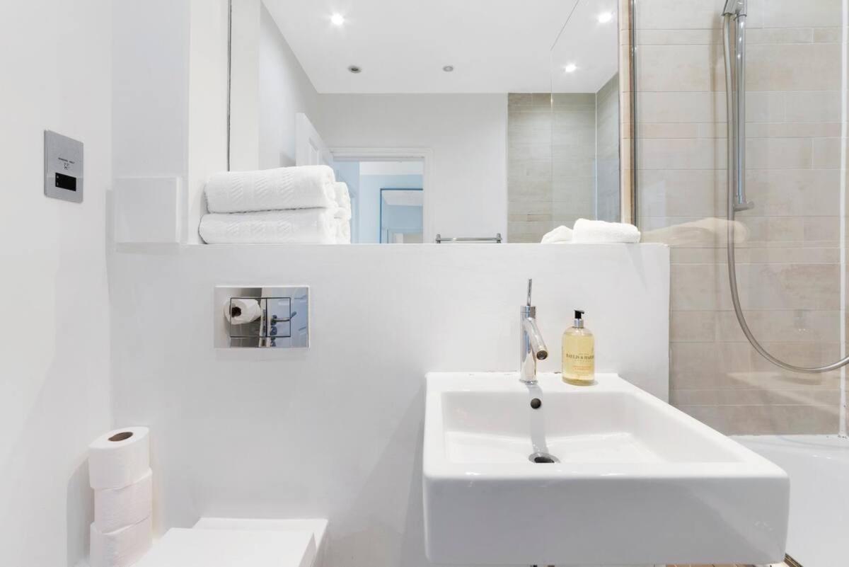 Appartamento Gillespie Road By Morethanstays Londra